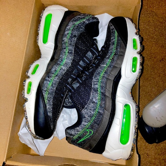 COPY - Nike Air Max 95 Black/Electric Green 7.5 in men - Picture 1 of 1